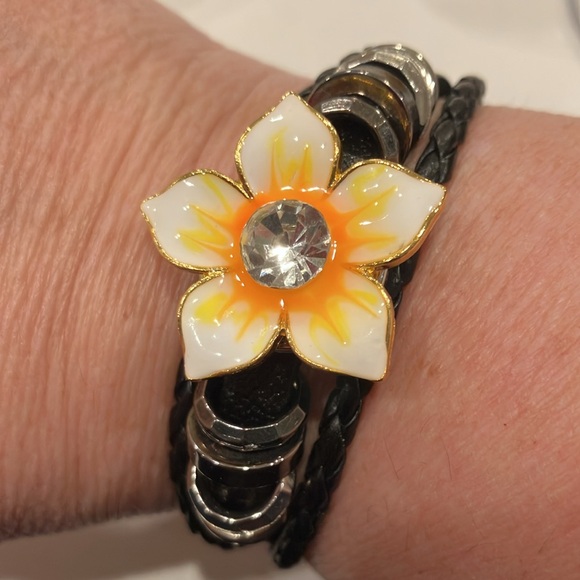 Enameled 5 Petal Flower & Leather Snap Bracelet - Picture 1 of 9